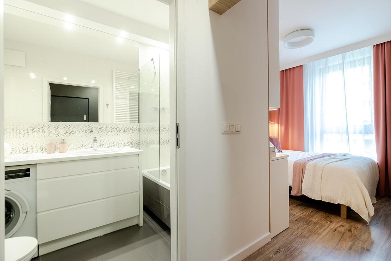 Studio Wola Apartament Kasprzaka - Wifi + Smart Tv วอร์ซอ ภายนอก รูปภาพ